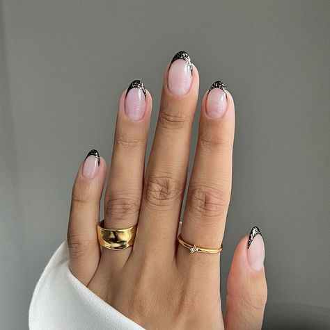 Nye Glam, Black Almond Nails, Nye Nails, Cute Gel Nails, Nails Desing, Prom Nails, Minimalist Nails, London Fog, Classy Nails