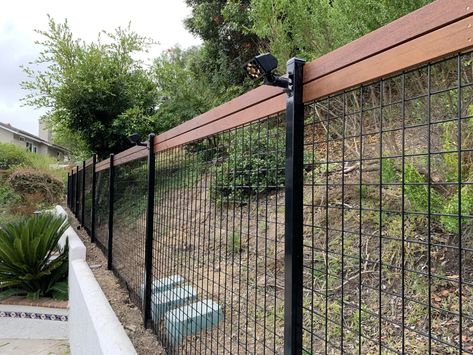 Carlsbad – A Modern Fence and Gates | Fence & Deck Steel Matting Fence Ideas, Black Chain Link Fence, Modern Fence Design, Ipe Wood, Mushroom Lights, Steel Fence, Old Fences, Wooden Posts, Wooden Gates