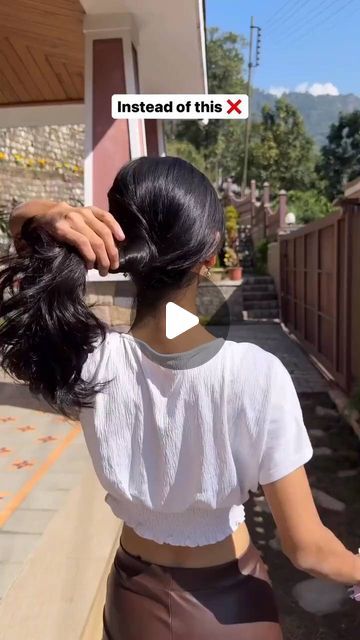 Using A Claw Clip, Hack Hairstyle, Hairstyle Claw Clip, Ponytail Hack, Claw Clip Ponytail, Quick Hairstyle, Stylish Ponytail, Easy Care Hairstyles, Clip Ponytail