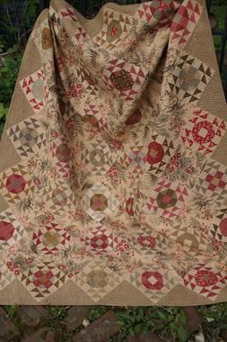 Antique Quilts Patterns, Historical Quilts, Vintage Quilts Patterns, Country Sampler, Country Quilts, Triangle Quilt, Traditional Quilts, Antique Quilts, Scrappy Quilts