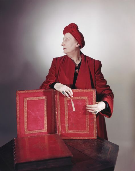 Edith Sitwell, Ring Styling, Horst P Horst, Holding A Book, Eccentric Style, Janelle Monáe, Brimmed Hat, Turtleneck Dress, Tilda Swinton