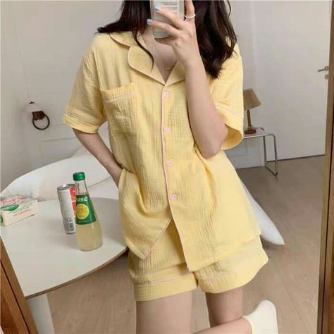 Yellow Pajamas Women, Cute Pajamas Aesthetic Summer, Yellow Pajamas Aesthetic, Japanese Pajamas, Pajamas Ideas, Cute Vintage Outfits, Lavender Sleep, Yellow Pajamas, Half Pant