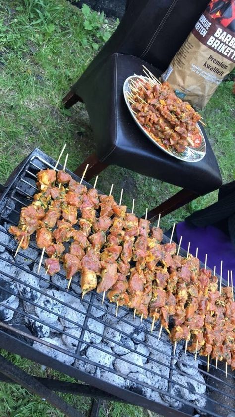 Barbecue Snapchat Story, Bbq Snapchat Stories, Home Made Food Snapchat Story, Barbeque Aesthetic, Aid Adha, Bbq Party Food, Grill Party, Soul Food Dinner, Barbecue Restaurant