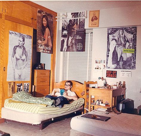 The Adolescent Rooms Of The 1960s And 1970s Show How They Valued Pop Culture | Bored Panda 70s Teen Bedroom, Bedroom 70s, 1970s Bedroom, 70s Bedroom, Vintage Bedroom Sets, Teenage Girl Room, Teen Girl Bedroom, Vintage Bedroom