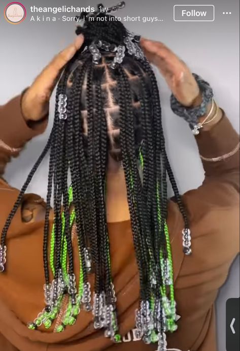 Green And Black Braids With Beads, Green Peekaboo Braids With Beads, Green Peekaboo Braids, Green Knotless, Green Peekaboo, Peekaboo Braids, Types Of Hair Styles, Middle Part Bussdown, Nice Hairstyles