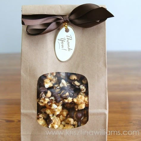 Corn In A Cup, Mishloach Manos, Food Giveaways, Chocolate Popcorn, Popcorn Gift, Holiday Hostess Gifts, Gourmet Gift Baskets, Drink Gift, Gourmet Popcorn