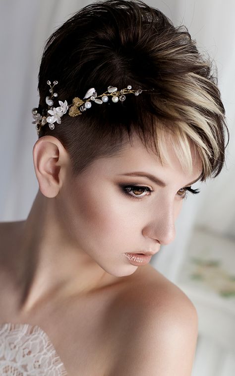 Pixie Wedding Hairstyles, Straight Wedding Hair, Pixie Wedding Hair, Bob Wedding Hairstyles, Wedding Tiara Hairstyles, Classic Wedding Hair, Wedding Hairstyles For Medium Hair, Romantic Wedding Hair, Mother Of The Bride Hair