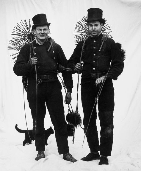 Stefan Moses - Chimney Sweeps 1962 1800 Pictures, Michael Banks, Jane And Michael, Chimney Sweep, Baker Boy, Standing Poses, New Year Decor, Old London, Vintage London