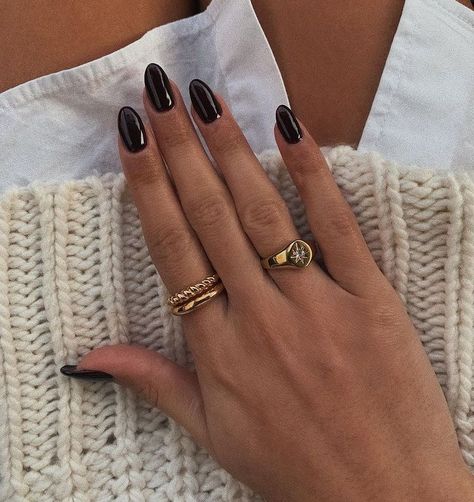 Select Outfit 🕊 on Instagram: “Black nails 🖤” Colours For 2023, Fall Nail Colours, Hottest Nail Trends, Nagellack Trends, Latest Nail Trends, Nail Colours, Nail Ring, Fall Inspiration, Nail Jewelry