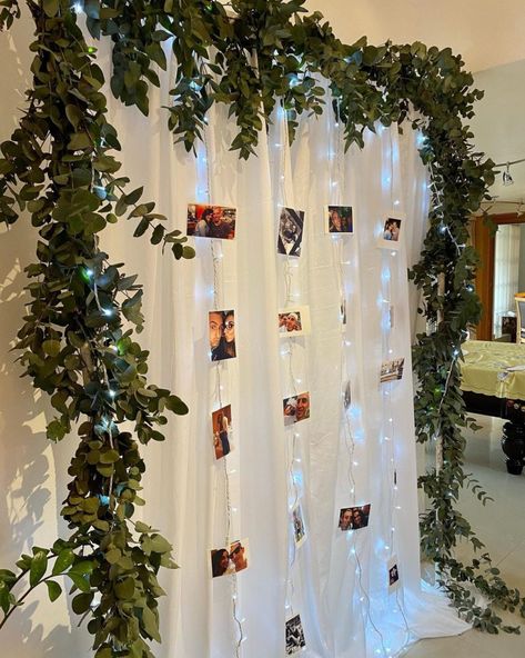 Bridal Shower Photo Display, Photo Display Ideas, Bridal Shower Pictures, Adult Birthday Decorations, Bridal Shower Presents, Wedding Collage, Diy Photo Backdrop, Bridal Shower Backdrop, Sequin Backdrop