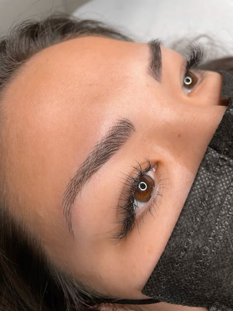 Natural Brow Microblading, Microblading Eyebrows Brunette, Natural Eyebrow Tattoo, Eyebrow Shaping Microblading, Micro Blading Eyebrows Natural, Hair Strokes Eyebrows, Microblading Eyebrows Natural Look, How To Eyebrows Shaping, Natural Microbladed Eyebrows