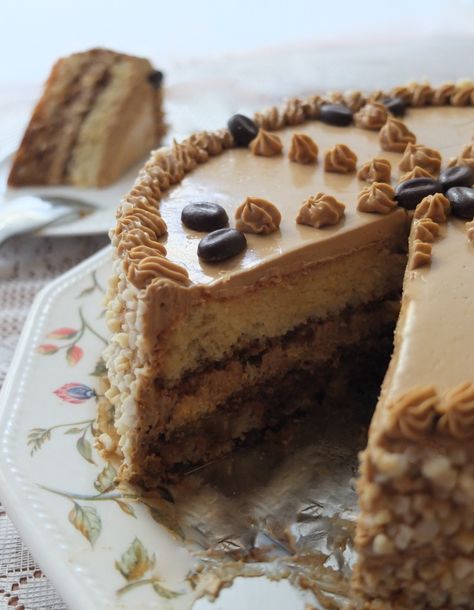 Patisserie Recipe, Food In French, Genoise Cake, Chocolate Fantasy, Coffee Buttercream, Victoria Sponge Cake, Special Cakes, Special Cake, Let Them Eat Cake