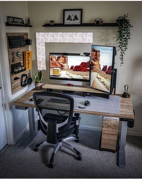 Desk Top Setup, Programmers Desk, Workspace Desk, Home Studio Setup, Home Office Inspiration, Small Space Office, Ux Designer, Gaming Room Setup, Office Workspace