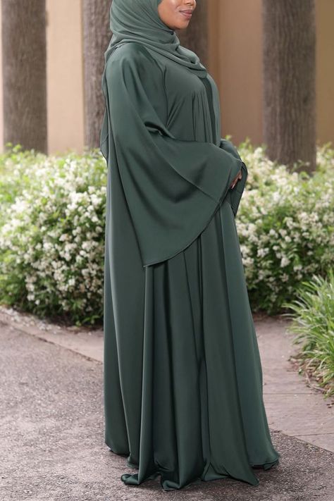 It is very wide and very long I measure 165cm Simple Abaya Designs Muslim, Simple Abaya Designs Casual, Muslimah Fashion Dress, Plain Abaya, Abaya Outfits, Simple Abaya Designs, Islamic Wear, Simple Abaya, Muslimah Fashion Casual