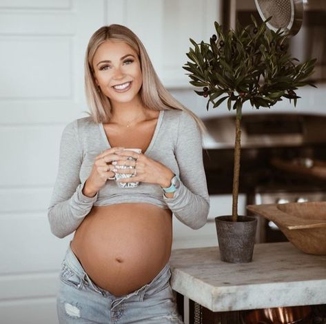 Cara Van Brocklin, Leg Circuit, Beautiful Pregnant Women, Cara Loren, Dream Family, Pregnant Woman, 1k Followers, Family Goals, Pregnant Women