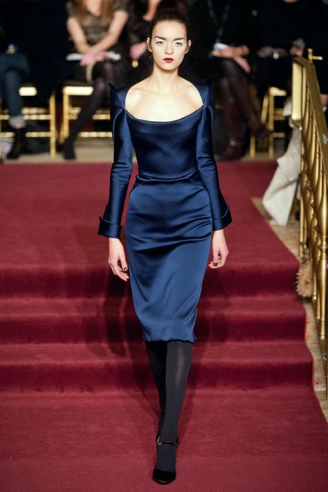 Midnight Blue Outfit, History Clothes, Translucent Skin, Midnight Blue Dress, Evening Style, Fashion Forever, Elegant Lady, Zac Posen, Looks Chic