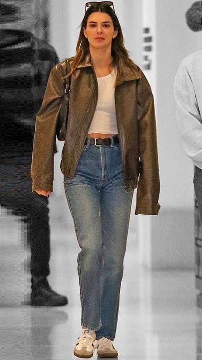 15 Fall 2023 Fashion Trends You Need To Know About Kendall 2023 Outfit, Kendall Jenner Jean Jacket, Model Off Duty Outfits Winter, Kendall Jenner Casual Outfits 2023, Kendall Jenner Autumn Style, Autumn 2023 Style, Kendall Jenner Recent Outfits, Ootd Kendall Jenner, Kendall Winter Outfits