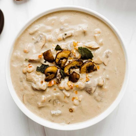 Easy Creamy White Bean and Mushroom Soup - Eat Fresh Glow White Bean And Mushroom Lasagna Soup, White Bean Mushroom Soup, White Bean Mushroom Stew, White Bean And Mushroom Soup, Peanut Butter Rice Crispy, Peanut Butter Rice Crispy Treats, Mushroom Cream Soup, Cannellini Beans Soup, Beans Soup