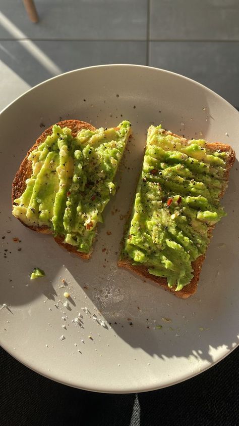 Asthetic Breakfast Idea, Astetic Breakfast, Avo Toast Aesthetic, Eating Aesthetics, Avacodo Toast Recipes Breakfast, Avocado Toast Aesthetic, Avo On Toast, Healthy Breakfast Toast, Toast Recipe Breakfast