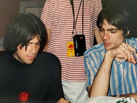 Brain Bell Weezer, Brian Bell Weezer 90s, Brian Bell 90s, Rivers Cuomo 90s, Brian Bell, Kurt Cobain Photos, Rivers Cuomo, Patrick Wilson, Buddy Holly