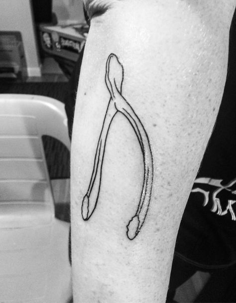 Wish Bone Tattoo Traditional, Wish Bone Tattoo, Wishbone Tattoo, Wish Bone, Bone Tattoo, Arm Bar, Aesthetic Tattoos, Bone Tattoos, Black Cat Art