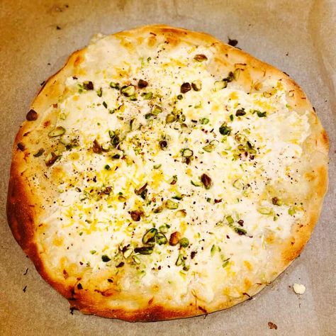 Lemon Pizza, Copenhagen Food, White Pizza Recipes, Pizza Bianca, Lemon Treats, Make Your Own Pizza, White Pizza, White Cheese, Flatbread Pizza