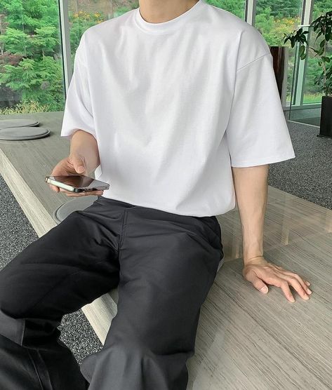 Plain Tshirt Outfit, Oversized Tshirt Outfit Men, Oversized Tshirt Outfit, Kpop Fashion Men, Oversize Tshirt Outfits, Outfit Oversize, Guy Fits, Pants Outfit Men, Tshirt Outfit