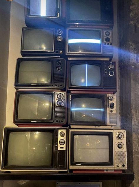 Gm Aesthetic, Digital Dystopia, Aesthetic Tv, Old Aesthetic, 1980s Aesthetic, Retro Television, Widget Pics, Generation Loss, Crt Tv