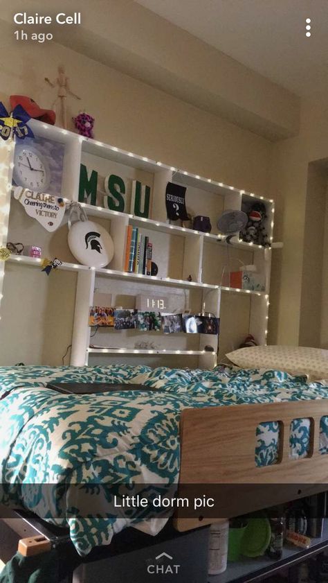 Michigan State University Holmes Hall, Dorm Storage. Using that vertical space. Michigan State Dorm, Michigan State University Dorm, Dorm Room Organization Diy, Dorm Room Necessities, University Dorms, College Bedroom, Dorm Room Hacks, Dorm Storage, College Decor