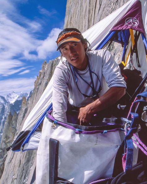 Jimmy Chin (@jimmychin) posted on Instagram: “1999 Scrounging for food at the bottom of the haul bag. Years of dirtbagging teaches you a lot about being resourceful in the mountains.…” • Aug 6, 2021 at 1:59pm UTC Jimmy Chin Photography, Jimmy Chin, Free Climb, Caw Caw, Cafe Racer Bikes, Pro Athletes, Rock Climbers, Music Fashion, Extreme Sports