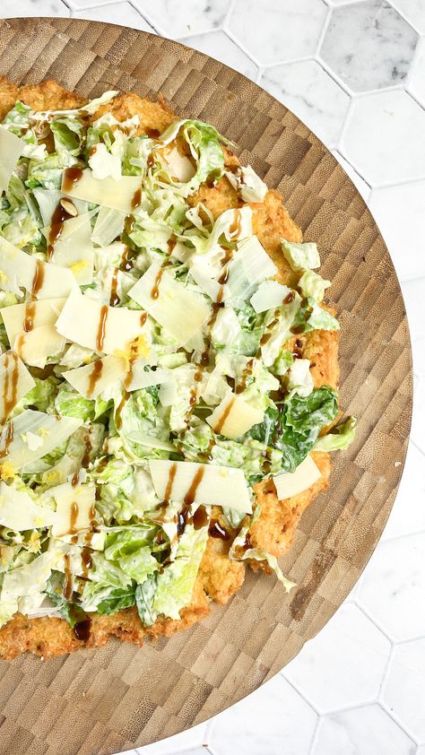 This low carb chicken caesar salad pizza is so good and so filling. You will crave this meal day after day. Chicken Caesar Flatbread, Ceasar Chicken Flatbread, Chicken Caesar Pizza, Fun Meals To Make, Chicken Caesar Pizza Crust, Cesar Salad Pizza, Cesar Pizza, Chicken Caesar Pizza Ground Chicken, Caesar Salad Chicken Pizza