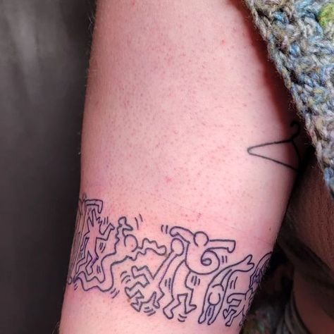 ꧁༺ 𝓧𝔂𝓵𝓪 ༻꧂ on Instagram: "I gotta say I LOVE when my repeat clients come back for more fun tattoos 🥹🥳💌 @abbbylisk.934 wanted a Keith haring themed tattoo and created a very fun design. I loved doing this tattoo and you were so so tough 😀 thank you again 😇 . . . . . . #tattoo #tattoos #XylasTats #pnwtattoo #pnw #pnwartist #oregontattoo #clowncore #clown #queer #inclusive #funky #fun #weird #albanytattoos #albanyoregon" Modern Baseball Tattoo, 80s Tattoo Ideas, Surrealism Ideas, Keith Haring Tattoo, Haring Tattoo, Kurt Cobain Tattoo, Queer Tattoos, Oregon Tattoo, Pnw Tattoo