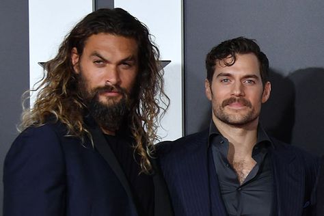 "Aquaman" star Jason Momoa says in an interview that fellow "Justice League" member Henry Cavill is "absolutely" not done playing Superman Justice League Cast, Henry Cavill Justice League, Steel Dc Comics, Beard Game, Black Adam, Superman Man Of Steel, Stud Muffin, Jason Statham, Entertainment Tonight