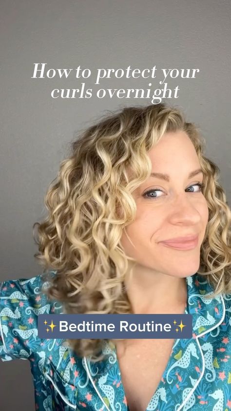 Aimee St Peter | Looking for an easy holiday updo? Try this one! *save this post* I’m so thankful for this incredible community - your support means... | Instagram Up Dos Easy, Hair Up Dos Easy, Curly Hair Updo Easy Natural Curls, Squish To Condish, Curly Hair Up Dos, Low Side Bun, Curl Clumps, Root Volume, Holiday Updo