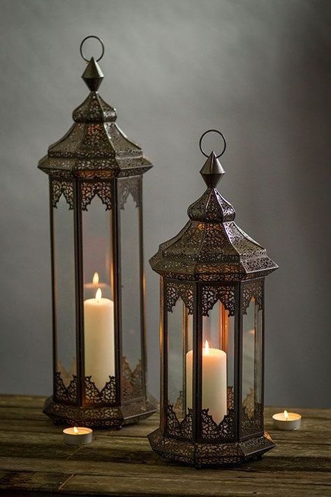 Lantern Wedding Centerpieces, Moroccan Candles, Lantern Wedding, Lantern Centerpieces, Moroccan Interiors, Reception Tables, Moroccan Lanterns, Eid Decoration, Wedding Lanterns