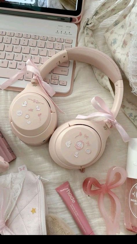 Coquette Stuff, Headphone Decoration, Pink Headphones, Pink Academia, Cheonan, Cute Headphones, Aesthetic Objects, Soft Pink Theme, Pink Lifestyle