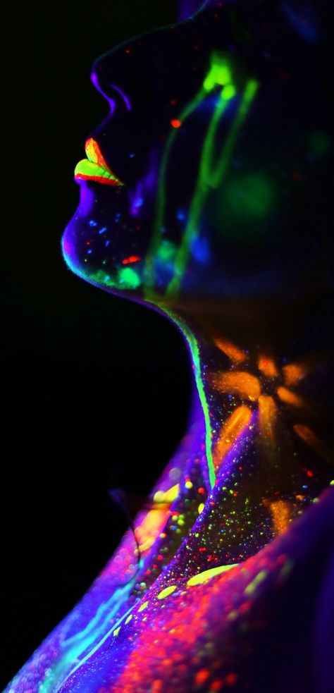 Black Light Neon Paint Black Light Neon Paint Photoshoot, Black Light Paint Photoshoot, Black Light Photoshoot Ideas, Neon Paint Photoshoot, Uv Light Photography, Black Light Photography, Black Light Aesthetic, Black Light Photoshoot, Blacklight Photoshoot