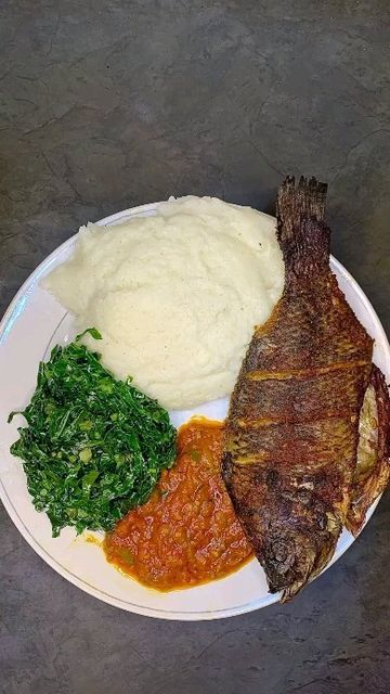 Sadza Zimbabwe, Zimbabwean Food, African Foods, South African Recipes, Crushed Garlic, Cooking Recipe, White Pepper, African Food, Food Cooking