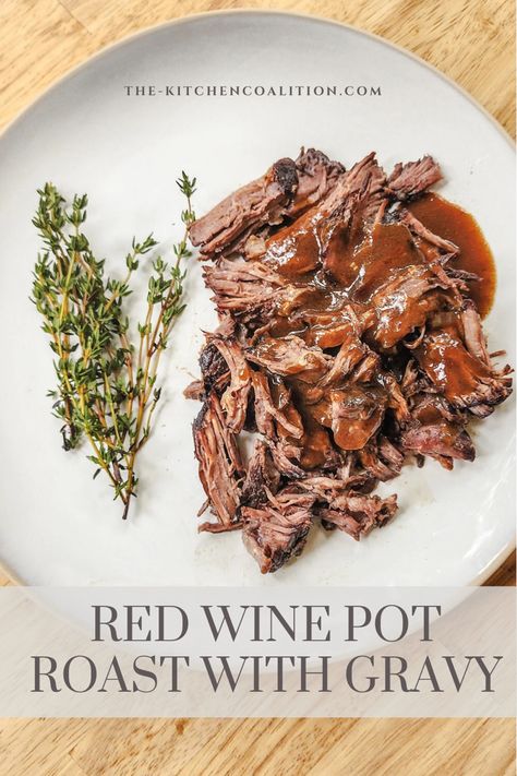 Pot roast Chuck Roast Red Wine Crock Pot Recipes, Red Wine Chuck Roast, Red Wine Braised Pot Roast, Wine Braised Pot Roast, Pot Roast With Red Wine, Red Wine Pot Roast, Pot Roast With Gravy, Braised Pot Roast, Costa Cafe