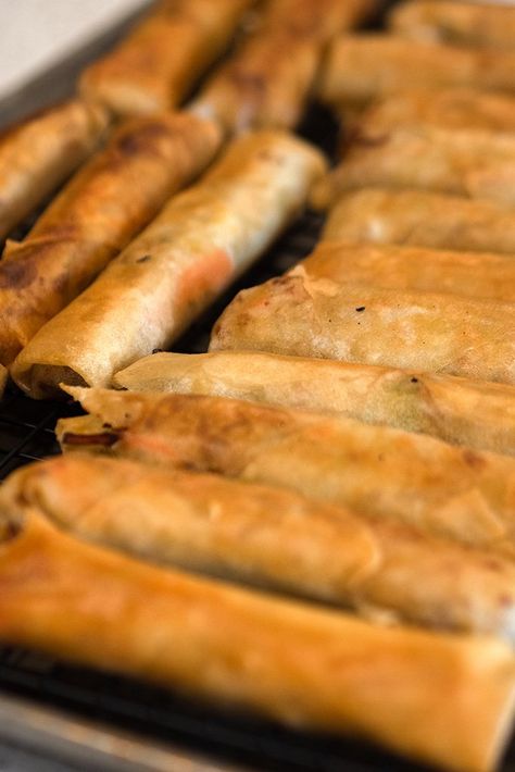 Hawaiian Style Lumpia Recipe Hawaiian Stack Recipe, Steamed Manapua Recipe Hawaii, Hawaiian Food Photography, Hawaiian Style Food, Hawaiian Pupus Appetizers, Ono Hawaiian Recipes, Hawaiian Dishes Traditional, Hawaiian Meals Traditional, Samoan Recipes Authentic