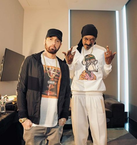 Snoop Dogg And Eminem, Eminem And Snoop Dogg, Two Words One Finger, Eminem Poster, Marshall Eminem, Eminem Funny, Suge Knight, Mitch Rapp, Eminem Wallpapers