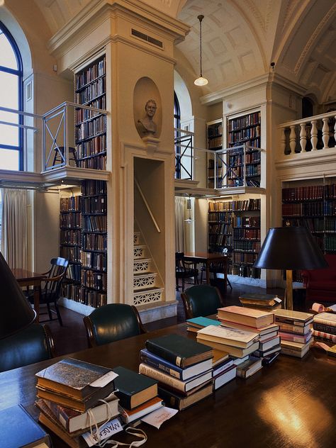 Ny Library Aesthetic, Boston College Library, Cozy Public Library, Suffolk University Boston, Life In Boston, Boston Summer Aesthetic, Boston Apartment Aesthetic, Boston University Aesthetic, Boston College Aesthetic