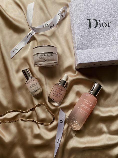 Dior Skincare, Dior Cosmetics, Makeup Nails Designs, Skincare Inspiration, Cosmetic Packaging Design, Makeup Package, Skincare Packaging, Serum Cream, Hair Brands