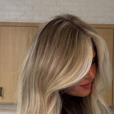 Devyn Pennell on Instagram: "3 NEW IN PERSON CLASSES FOR 2024!!! The Braggn Blonde January 6th, 2024 @1972thesalon salon in Georgia 🫶🏼 The Braggn Bronde (SOLD OUT) March 10th, 2024 @thegallery_abeautystudio in South Carolina🫶🏼 The Braggn Brunette May 4th, 2024 @lalumesalon in New York 🫶🏼 In 2024, I’m doing things different. Each class will be a specific technique. I’ll be teaching the Braggn blonde, Bronde, & brunette next year! Tickets will be in my bio I can’t wait to meet you next year 😊" Blonde Color For Brunettes, Fall Blonde Dark Roots, Hair Blonde With Brown, Cool Tone Natural Blonde, Money Piece With Babylights, Blended Highlights With Money Piece, Solid Bronde Haircolor, Blonde Brown Hair Ideas, Fall Blonde Brown Hair Color