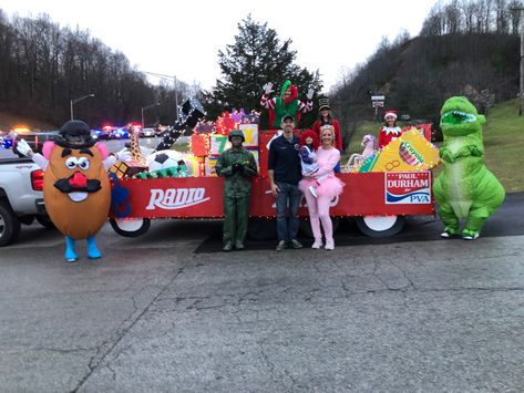 Radio Flyer Christmas Float, Easy Christmas Parade Float Ideas, Christmas Parade Float Ideas, Parade Float Ideas, Christmas Parade Floats, Christmas Teaching, Through The Decades, Christmas Float, Radio Flyer