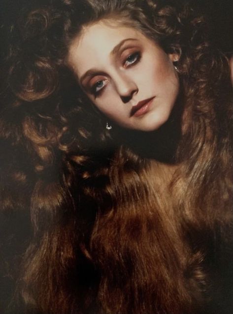 Pre Raphaelite Makeup, Carol Kane 70s, Carole Kane, 80s Womens Hair, 70s Actresses, Victorian Makeup, Carol Kane, Dog Day Afternoon, Reference Images