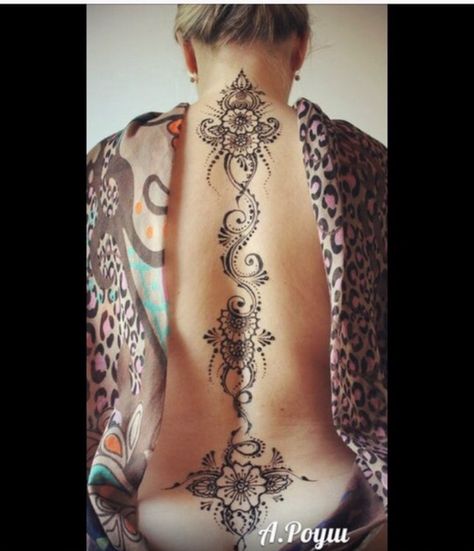 Hirsch Tattoo Frau, Henna Tattoo Back, Floral Back Tattoos, Henna Designs For Men, Henna Designs Wrist, Designs Mehndi, Inspiration Tattoos, Spine Tattoos For Women, Geniale Tattoos