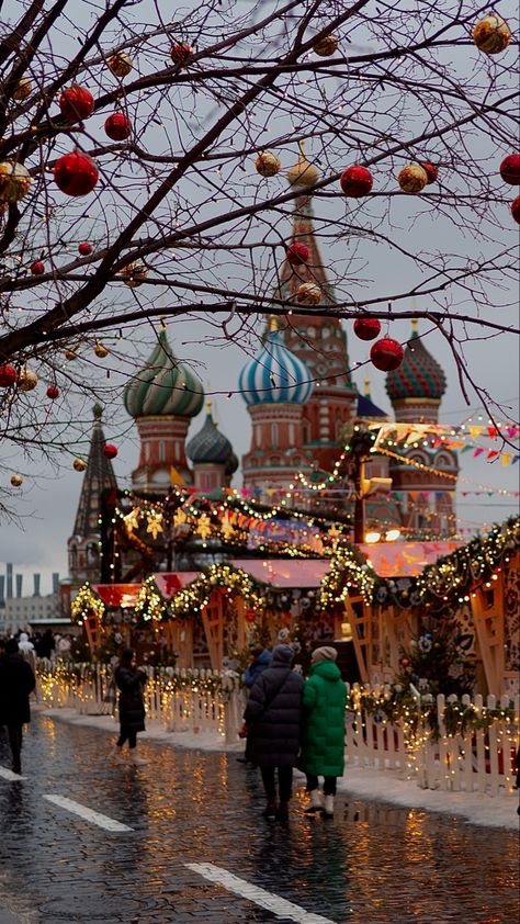 Russian Family Aesthetic, Moscow In Winter, Russian Christmas Aesthetic, Russian Culture Aesthetic, Rusia Aesthetic, Moscow Russia Aesthetic, Christmas In Moscow, Christmas In Russia, Christmas Vacation Ideas