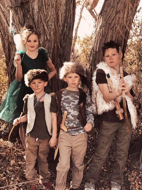 Lost Boys Halloween Costume, Peterpan Halloween Family, Lost Boys Peter Pan Costume, Peter Pan Characters Costumes, Lost Boys Costume, Peter Pan Halloween, Peter Pan Characters, Dress Up For Boys, Lost Boys Peter Pan