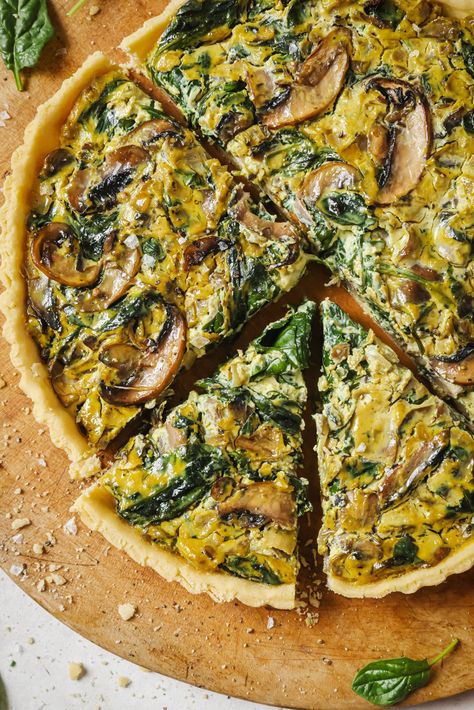 Mushroom And Spinach Quiche, Vegan Shortbread Cookies, Quiche Vegan, Spinach Quiche Recipes, Vegan Quiche, Mushroom Quiche, Gazpacho Recipe, Spinach Quiche, Quiche Recipe